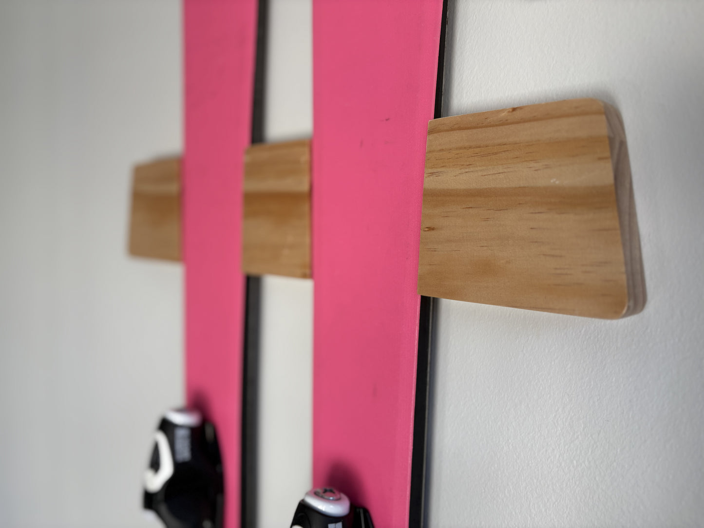 Aspen Ridge Ski Wall Mount