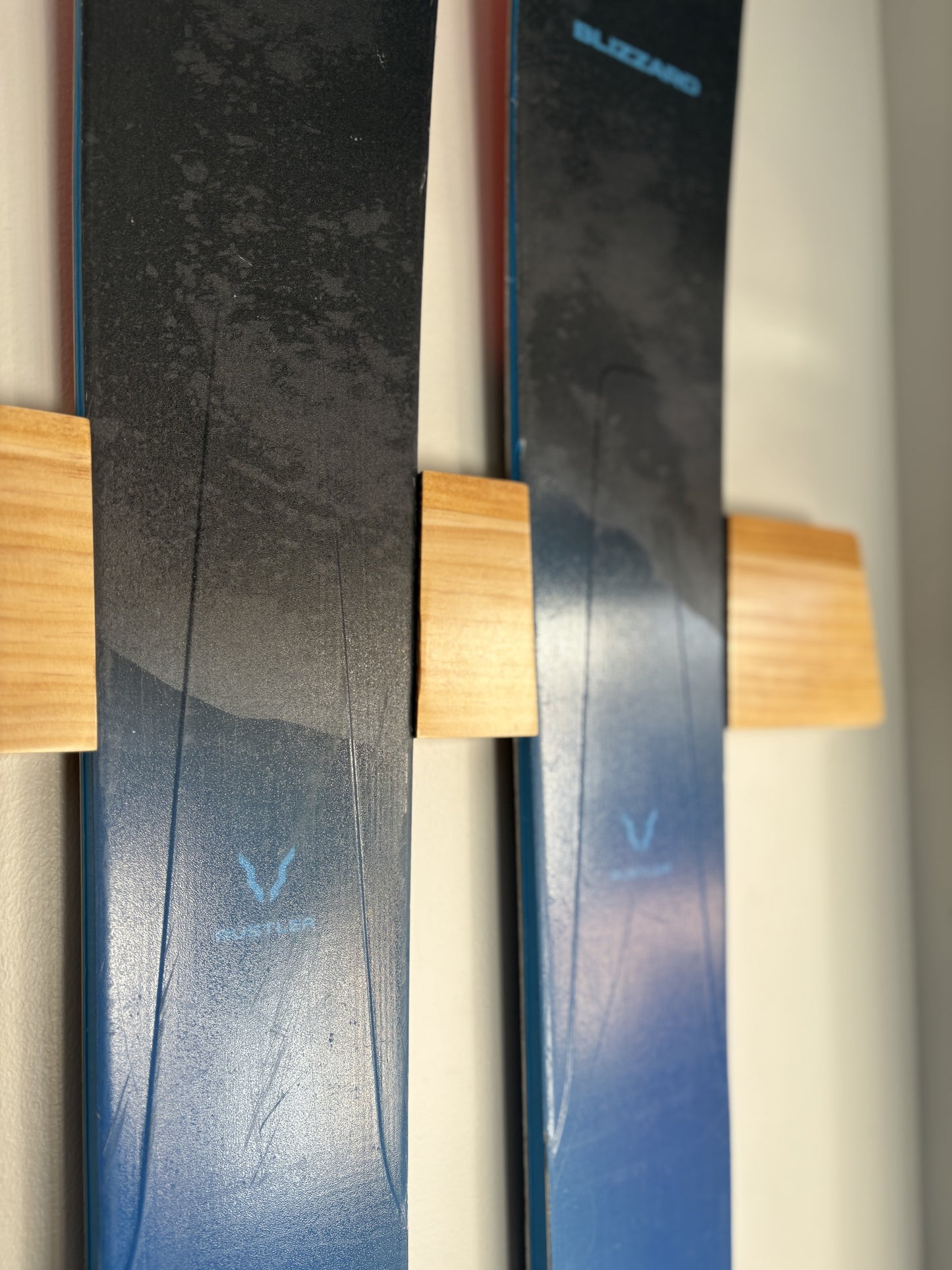Aspen Ridge Ski Wall Mount